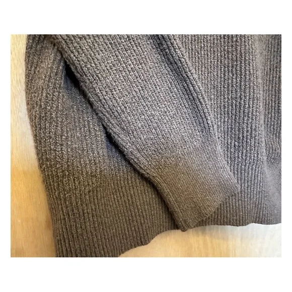 Old Navy SoSoft Cocoon Sweater - Picture 5 of 10